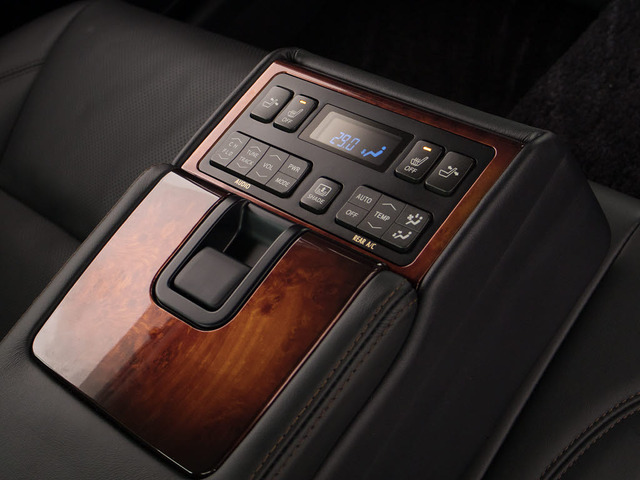 �Փˉ���x���^�v���N���b�V���Z�[�t�e�B�V�X�e�� �O���ɏo��������Q���ɑ΂��x��𔭂��A�h���C�o�[�Ɍx���B�����Ƀu���[�L�A�V�X�g�ɂ��Փˉ���Ƒ��x���y�����܂��B