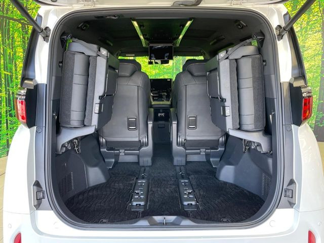 ���i�̂���������ʋ΁A���}���ɏ\���ȉ׎��X�y�[�X���m�ۂ��Ă���܂��B�Z�J���h�V�[�g��|���ƁA�傫�ȉו��̐ύڂ��\�ł���