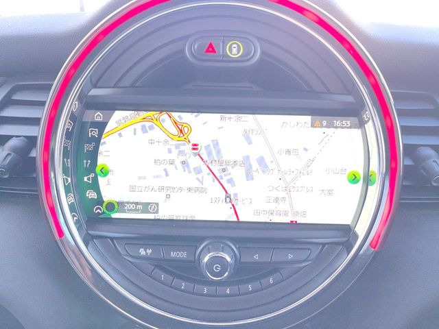 ��MINI�����i�r:��̊��̂���i�r�́A����������ԓ������o���Ă���܂��BBluetooth�Đ��ȂǃI�[�f�B�I�@�\���[�����Ă���܂��̂ŁA�^�]�����y���߂܂���