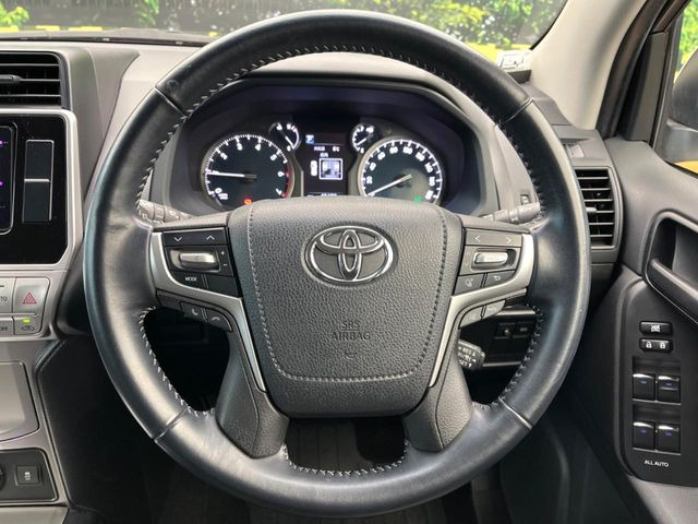 �y�����v�����X�e�A�����O�z�㎿�Ȋv���g�p���邱�ƂŁA��ɂ����������݂ƂĂ��^�]���₷���n���h���ł���