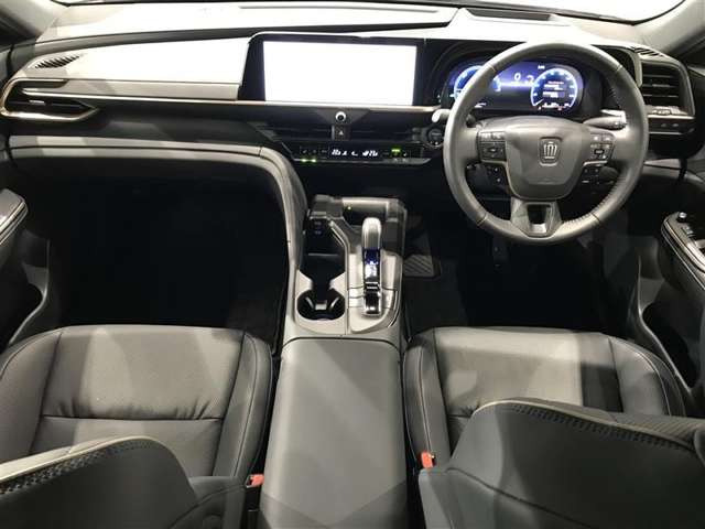 クラウンクロスオーバー2.5 G アドバンスト レザー パッケージ E-Four 4WD