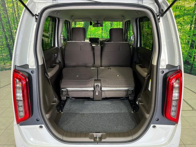 ���i�̂���������ʋ΁A���}���ɏ\���ȉ׎��X�y�[�X���m�ۂ��Ă���܂��B�Z�J���h�V�[�g��|���ƁA�傫�ȉו��̐ύڂ��\�ł���