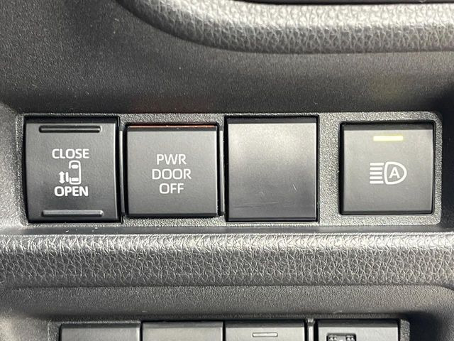 【パワースライドドア】スマートキーや運転席のスイッチでスライドドアの開閉が可能♪電動だから力を入れてドアを開ける必要が無く、小さいお子様でも、重い荷物を持っている時もラクに開け閉めできます♪