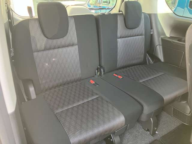 使用感のないきれいな3列目シートです!