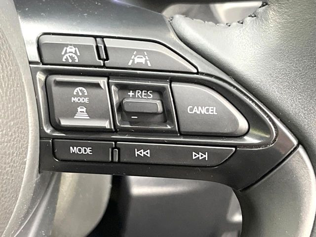 【レーダークルーズコントロール】高速道路での長距離走行が楽に!!自動で速度を保つクルーズコントロールが、衝突軽減システムと連携し、前方の車両を感知して車間を保つように速度調節してくれます!!