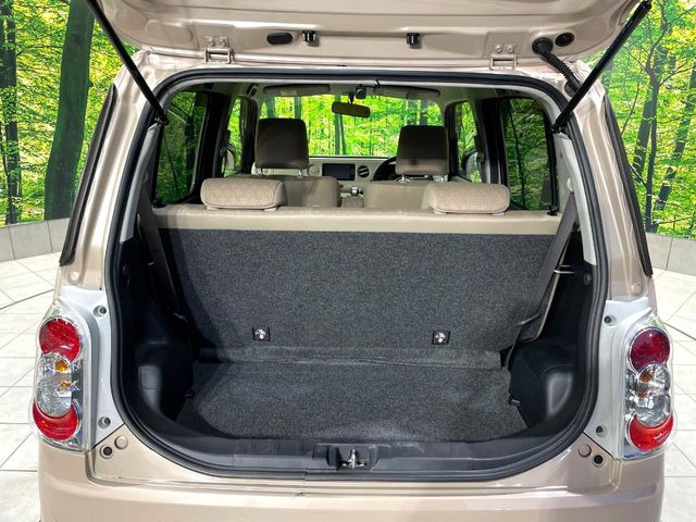 ���i�̂���������ʋ΁A���}���ɏ\���ȉ׎��X�y�[�X���m�ۂ��Ă���܂��B�Z�J���h�V�[�g��|���ƁA�傫�ȉו��̐ύڂ��\�ł���