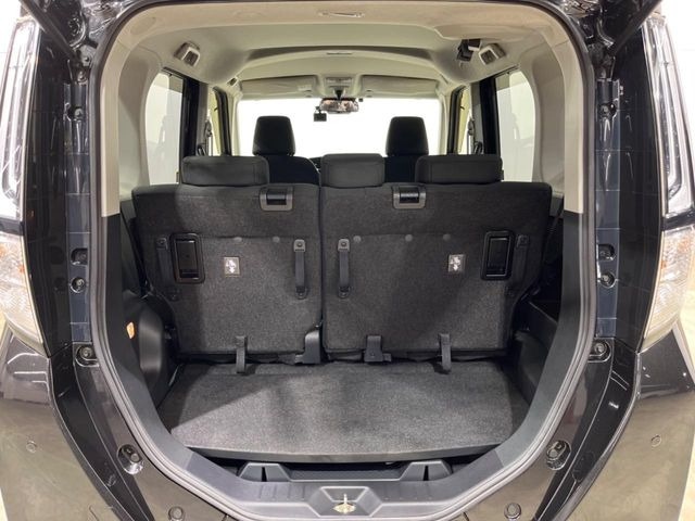 ���i�̂���������ʋ΁A���}���ɏ\���ȉ׎��X�y�[�X���m�ۂ��Ă���܂��B�Z�J���h�V�[�g��|���ƁA�傫�ȉו��̐ύڂ��\�ł���