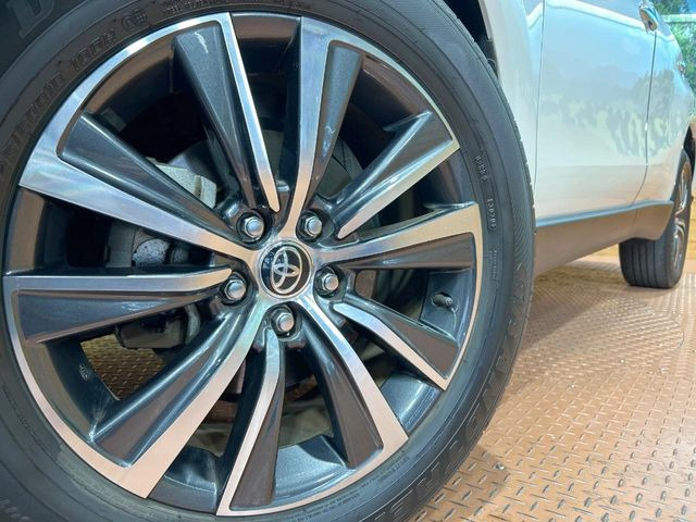 �y����18�C���`�A���~�z�C�[���z�O�ςɃ}�b�`���������A���~�z�C�[���𑕒����Ă���܂��B�e��ЊO�A���~�z�C�[����A�X�^�b�h���X�^�C�����戵�����Ă���܂��B���񂲑��k����������