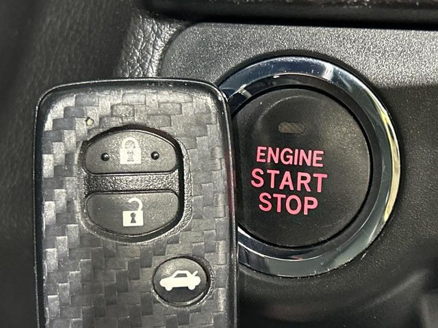 �y�A�N�Z�X�L�[&�v�b�V���X�^�[�g�z�J�o����|�P�b�g�ɓ��ꂽ�܂܂ł��h�A�̎{���E�������\�ȃX�}�[�g�L�[�𑕔��B�G���W���̃I���E�I�t�����J�M�����o���K�v�������A�{�^�����v�b�V�����邾����OK��