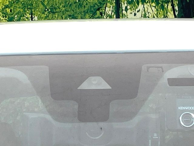 �y�G�}�[�W�F���V�[�u���[�L�z���s���ɑO���̎ԗ�����F�����A�Փ˂������Ȏ��͌x��ƃu���[�L�ŏՓˉ���Ɣ�Q�y�����A�V�X�g�B�����S�Ƀh���C�u�����y���݂��������܂��B