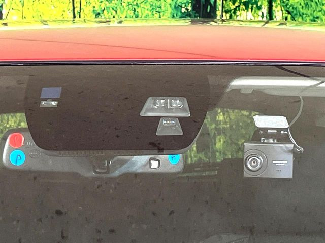 �y�X�}�[�g�V�e�B�u���[�L�T�|�[�g�z�ᑬ���s���ɑO���̎ԗ�����F�����A�Փ˂������Ȏ��͌x��ƃu���[�L�ŏՓˉ���Ɣ�Q�y�����A�V�X�g�B�����S�Ƀh���C�u�����y���݂��������܂��B