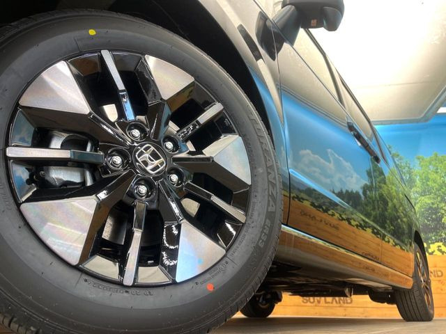 �y����16�C���`�A���~�z�C�[���z�O�ςɃ}�b�`���������A���~�z�C�[���𑕒����Ă���܂��B�e��ЊO�A���~�z�C�[����A�X�^�b�h���X�^�C�����戵�����Ă���܂��B���񂲑��k����������