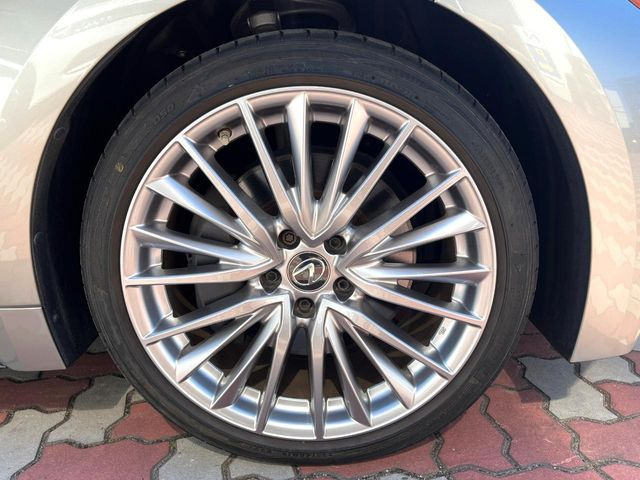 �y����19�C���`�A���~�z�C�[���z�O�ςɃ}�b�`���������A���~�z�C�[���𑕒����Ă���܂��B�e��ЊO�A���~�z�C�[����A�X�^�b�h���X�^�C�����戵�����Ă���܂��B���񂲑��k����������