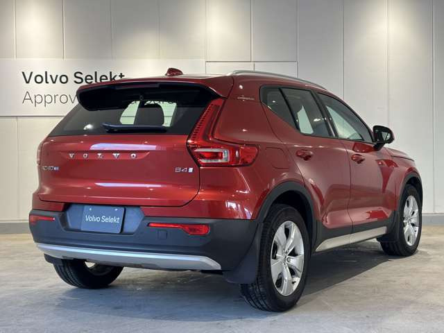 XC40B4 モメンタム