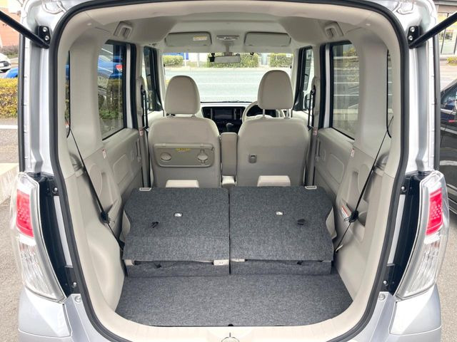 ���i�̂���������ʋ΁A���}���ɏ\���ȉ׎��X�y�[�X���m�ۂ��Ă���܂��B�Z�J���h�V�[�g��|���ƁA�傫�ȉו��̐ύڂ��\�ł���