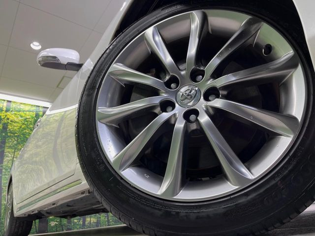 �y����18�C���`�A���~�z�C�[���z�O�ςɃ}�b�`���������A���~�z�C�[���𑕒����Ă���܂��B�e��ЊO�A���~�z�C�[����A�X�^�b�h���X�^�C�����戵�����Ă���܂��B���񂲑��k����������