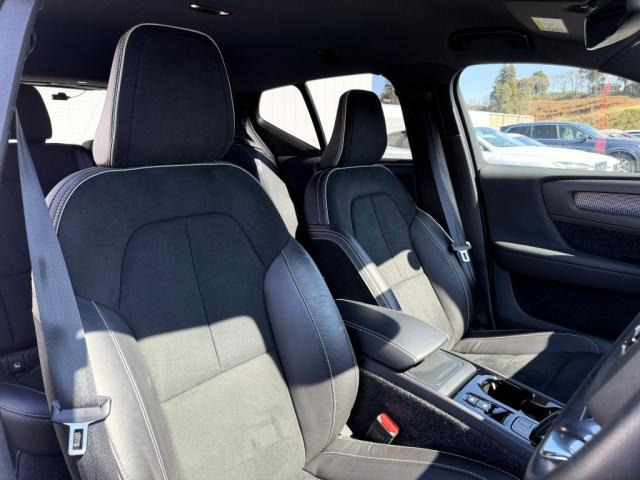 XC40B4 AWD Rデザイン 4WD