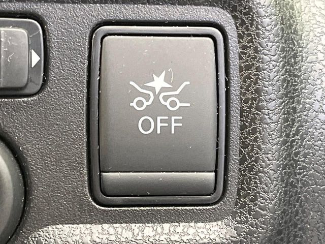 【インテリジェントエマージェンシーブレーキ】フロントカメラで前方の車両や歩行者を検知。衝突しそうな時は衝突被害軽減ブレーキが作動、衝突回避をサポート。より安全にドライブをお楽しみいただけます。