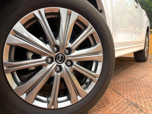 �y����19�C���`�A���~�z�C�[���z�O�ςɃ}�b�`���������A���~�z�C�[���𑕒����Ă���܂��B�e��ЊO�A���~�z�C�[����A�X�^�b�h���X�^�C�����戵�����Ă���܂��B���񂲑��k����������