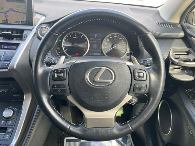 �y�����v�����X�e�A�����O�z�㎿�Ȋv���g�p���邱�ƂŁA��ɂ����������݂ƂĂ��^�]���₷���n���h���ł���