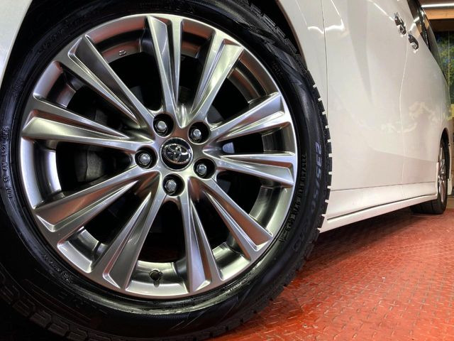 �y�O���[�h��p����18�C���`�A���~�z�C�[���z�f�U�C�����̍��������A���~�z�C�[���𑕒����Ă���܂��B�e��ЊO�A���~�z�C�[����A�X�^�b�h���X�^�C�����戵�����Ă���܂��B���񂲑��k����������