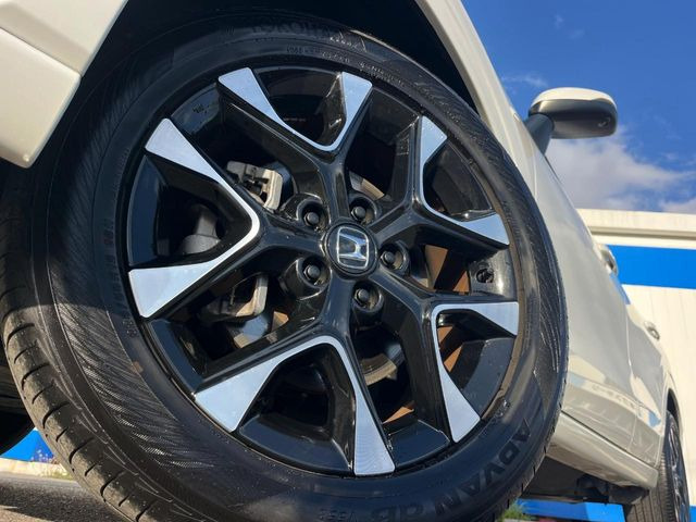 �y����18�C���`�A���~�z�C�[���z�O�ςɃ}�b�`���������A���~�z�C�[���𑕒����Ă���܂��B�e��ЊO�A���~�z�C�[����A�X�^�b�h���X�^�C�����戵�����Ă���܂��B���񂲑��k����������