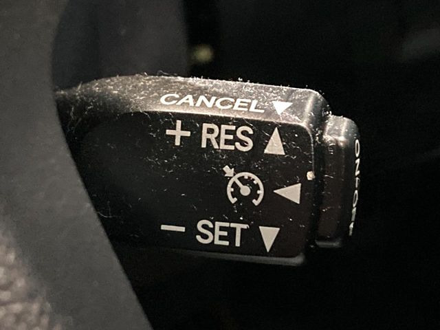 �y�N���[�Y�R���g���[���z�������H�����N���N���s�B�A�N�Z���𗣂��Ă���葬�x�ő��s���ł��A�������^�]���̕��S���y��!�����E�������ȒP�ȃX�C�b�`����Œ����ł��܂��B