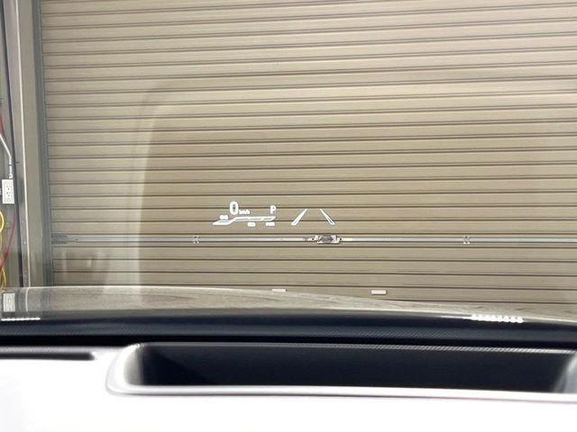 �y�J���[�w�b�h�A�b�v�f�B�X�v���C�z���݂̑��x�⑖�s�����f�W�^���\���ŉ^�]�ȑO���̃K���X�ɓ��e!�J���[�t���Ŏ��F���������A�^�]���ڐ������炳���K�v�ȏ����m�F�ł���̂łƂ��Ă��֗��ň��S!