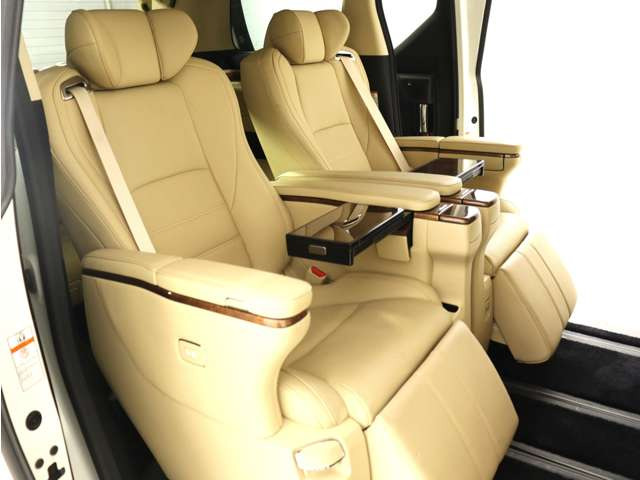 ヴェルファイアハイブリッド 2.5 エグゼクティブ ラウンジ E-Four 4WD