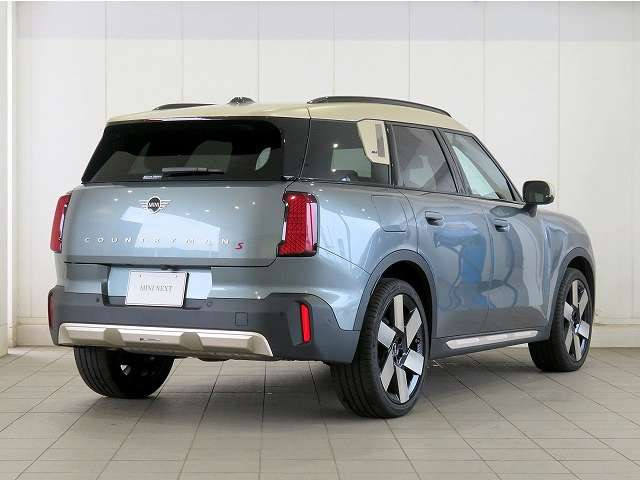 ミニカントリーマンS ALL4 DCT 4WD