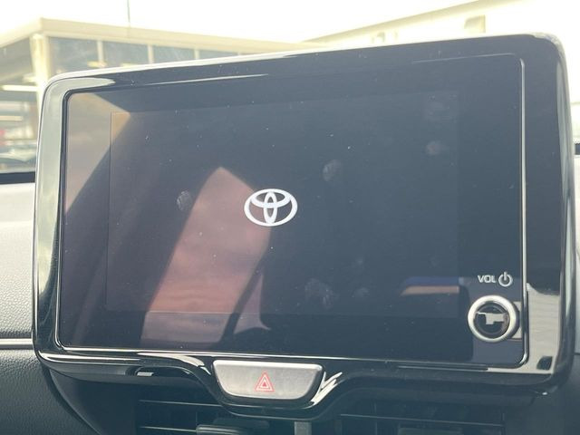 �y8�C���` �f�B�X�v���C�I�[�f�B�I�z���ʂ̃f�B�X�v���C��AppleCarPlay��AndroidAuto�����p�\�B�傫�ȉ�ʂŃX�}�z�i�r�A�v���������p���������܂���