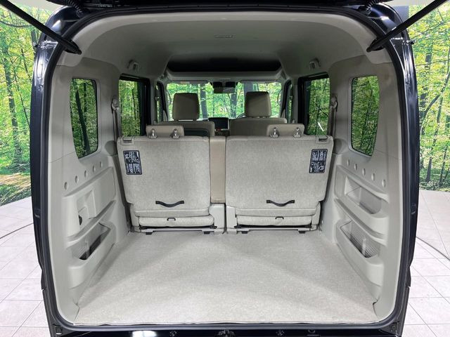 ���i�̂���������ʋ΁A���}���ɏ\���ȉ׎��X�y�[�X���m�ۂ��Ă���܂��B�Z�J���h�V�[�g��|���ƁA�傫�ȉו��̐ύڂ��\�ł���