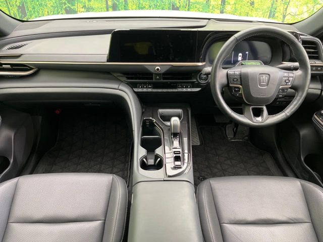 クラウンスポーツ2.5 Z E-Four 4WD