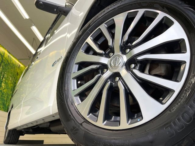 �y��16�C���`�A���~�z�C�[���z�O�ςɃ}�b�`���������A���~�z�C�[���𑕒����Ă���܂��B�e��ЊO�A���~�z�C�[����A�X�^�b�h���X�^�C�����戵�����Ă���܂��B���񂲑��k����������