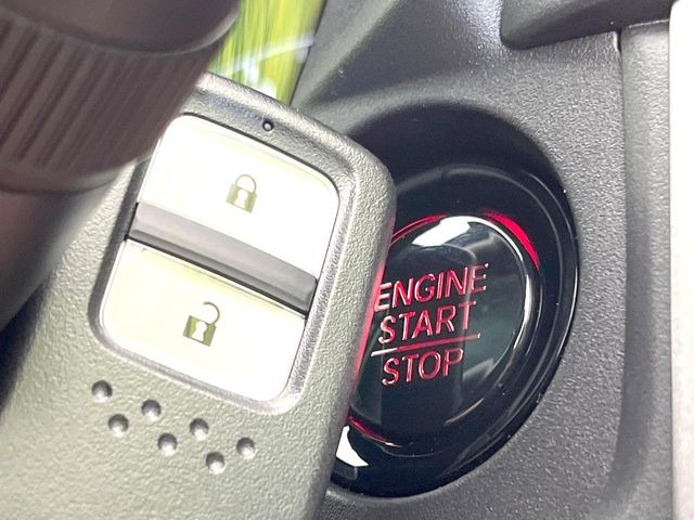 �yHonda�X�}�[�g�L�[�z�J�o����|�P�b�g�ɓ��ꂽ�܂܂ł��h�A�̎{���E�������\�ȃX�}�[�g�L�[�𑕔��B�G���W���̃I���E�I�t�����J�M�����o���K�v����������Ƃ��Ă��֗��ł���