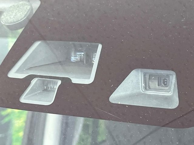 �y�G�}�[�W�F���V�[�u���[�L�z���s���ɑO���̎ԗ�����F�����A�Փ˂������Ȏ��͌x��ƃu���[�L�ŏՓˉ���Ɣ�Q�y�����A�V�X�g�B�����S�Ƀh���C�u�����y���݂��������܂��B