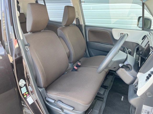 運転席シート廻りは使用感も少なく、良好な状態となっています。丁寧に使われていたことがよくわかりますね。