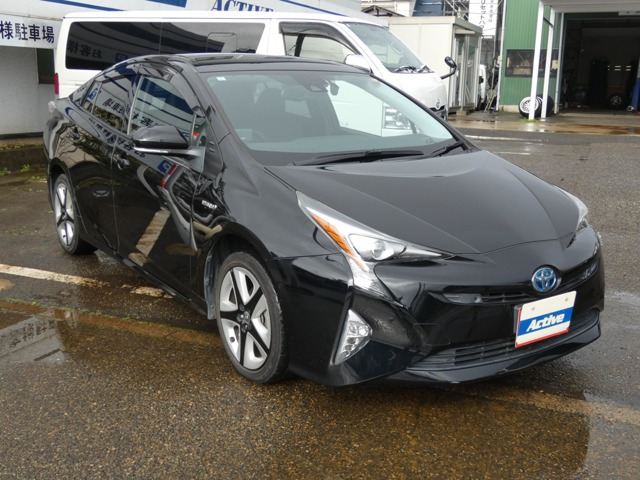 プリウス1.8 A プレミアム ツーリングセレクション E-Four 4WD