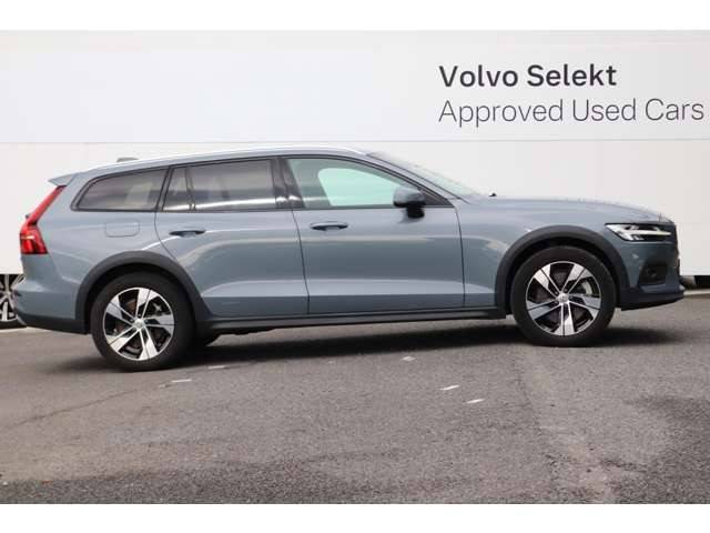 V60クロスカントリープラス B5 AWD 4WD