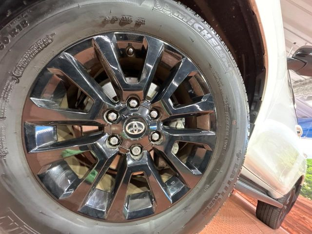 �y����18�C���`�A���~�z�C�[���z�O�ςɃ}�b�`���������A���~�z�C�[���𑕒����Ă���܂��B�e��ЊO�A���~�z�C�[����A�X�^�b�h���X�^�C�����戵�����Ă���܂��B���񂲑��k����������