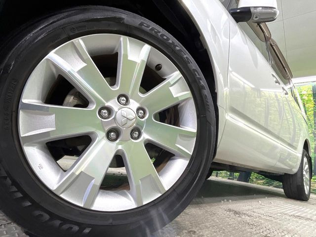 �y����18�C���`�A���~�z�C�[���z�O�ςɃ}�b�`���������A���~�z�C�[���𑕒����Ă���܂��B�e��ЊO�A���~�z�C�[����A�X�^�b�h���X�^�C�����戵�����Ă���܂��B���񂲑��k����������