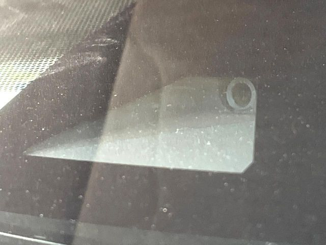 【トヨタセーフティセンス】走行中に前方の車両等を認識し、衝突しそうな時は警報とブレーキで衝突回避と被害軽減をアシスト。より安全にドライブをお楽しみいただけます。