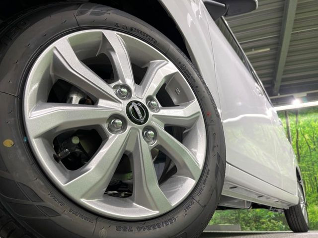 �y����14�C���`�A���~�z�C�[���z�O�ςɃ}�b�`���������A���~�z�C�[���𑕒����Ă���܂��B�e��ЊO�A���~�z�C�[����A�X�^�b�h���X�^�C�����戵�����Ă���܂��B���񂲑��k����������