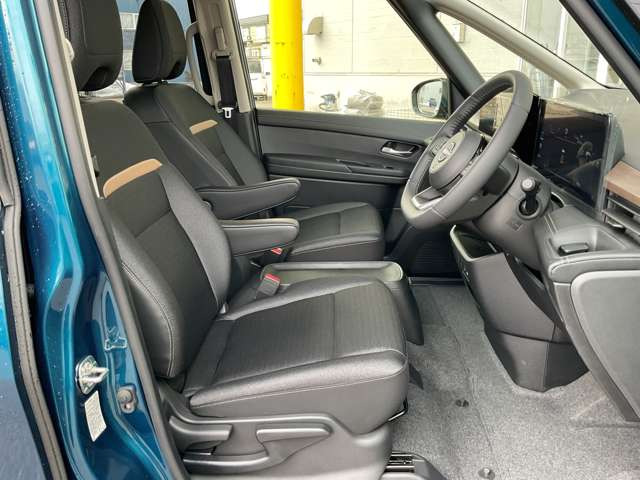 セレナ1.4 e-4ORCE ハイウェイスターV 4WD