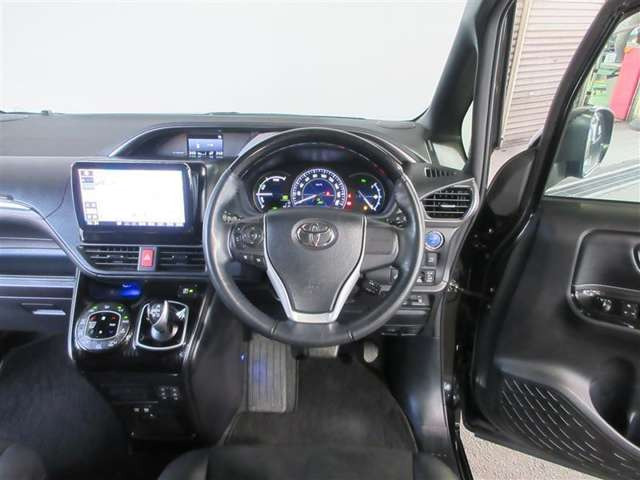 エスクァイアハイブリッド1.8 Gi プレミアムパッケージ ブラックテイラード