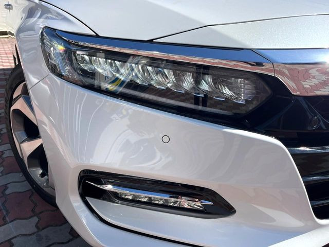 �yLED�w�b�h���C�g�z���V����ԑ��s�����ǍD�Ȏ��E���m�ۂ����S���ĉ^�]�ł��鍂�P�xLED�w�b�h���C�g�𑕔�!�_�����x�������A����d�͂��}�����Ă��܂��B