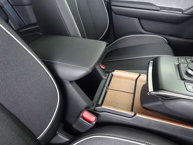 �V�[�g������H�v����^�]�肪�g���Ղ��悤�Ƀf�U�C������Ă��܂��B