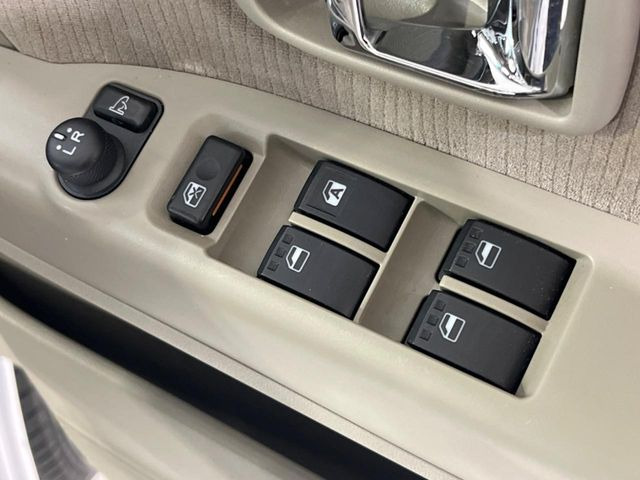 �y�d���i�[�~���[�z�T�C�h�~���[�͓d���i�[���ƂȂ��Ă���A�������ԏ�ł��L�Y�������X�N��}�����܂��B