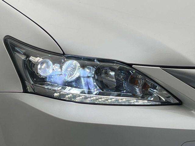 �yLED�w�b�h���C�g�z���V����ԑ��s�����ǍD�Ȏ��E���m�ۂ����S���ĉ^�]�ł��鍂�P�xLED�w�b�h���C�g�𑕔�!�_�����x�������A����d�͂��}�����Ă��܂��B