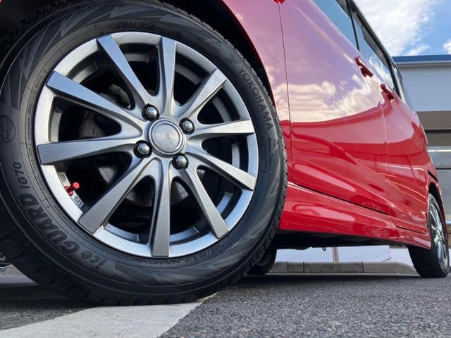 �y15�C���`�A���~�z�C�[���z�O�ςɃ}�b�`�����A���~�z�C�[���𑕒����Ă���܂��B�e��A���~�z�C�[����A�X�^�b�h���X�^�C�����戵�����Ă���܂��B���񂲑��k����������